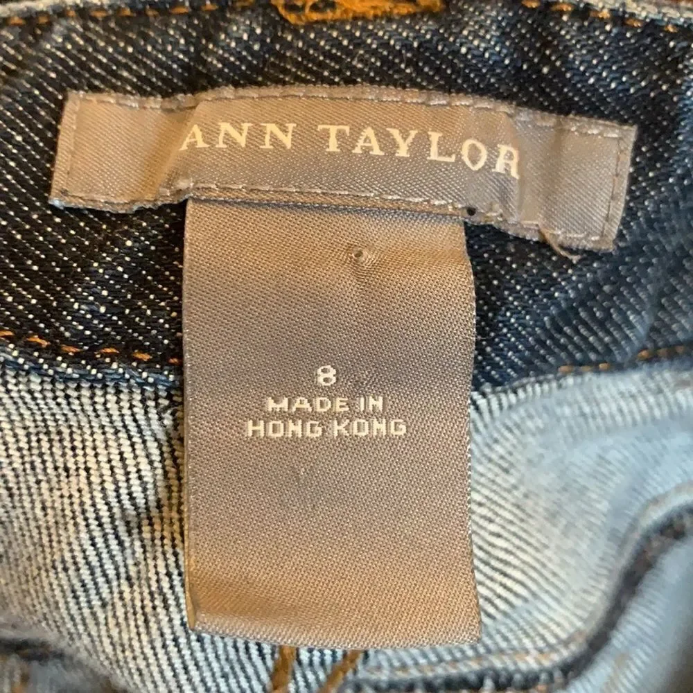 Ann Taylor size 8 denim jeans with embellished back pockets. Inseam 27” EUC